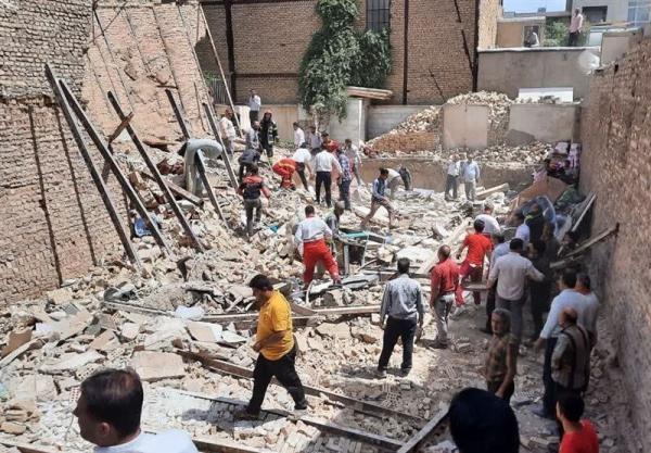 ریزش ساختمانی 2 طبقه در شرق تهران ، یک کارگر فوت کرد