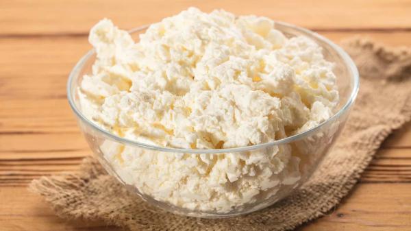 طرز تهیه پنیر کاتیج خانگی؛ پنیر پروتئینی و خوش طعم برای صبحانه و رژیم غذایی